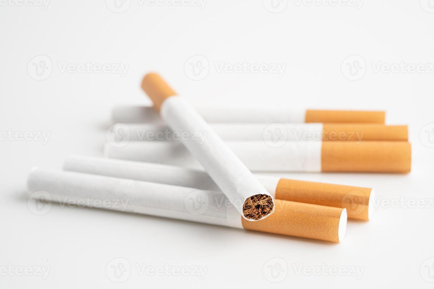 cigarro em nos dólar notas de banco, custo, negociação, marketing e Produção, não fumar, imortal exportação conceito. foto