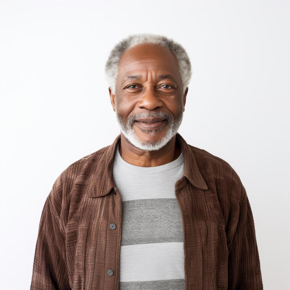 retrato do uma sorridente Senior africano americano homem adequado para estilo de vida ou cuidados de saúde indústria foto