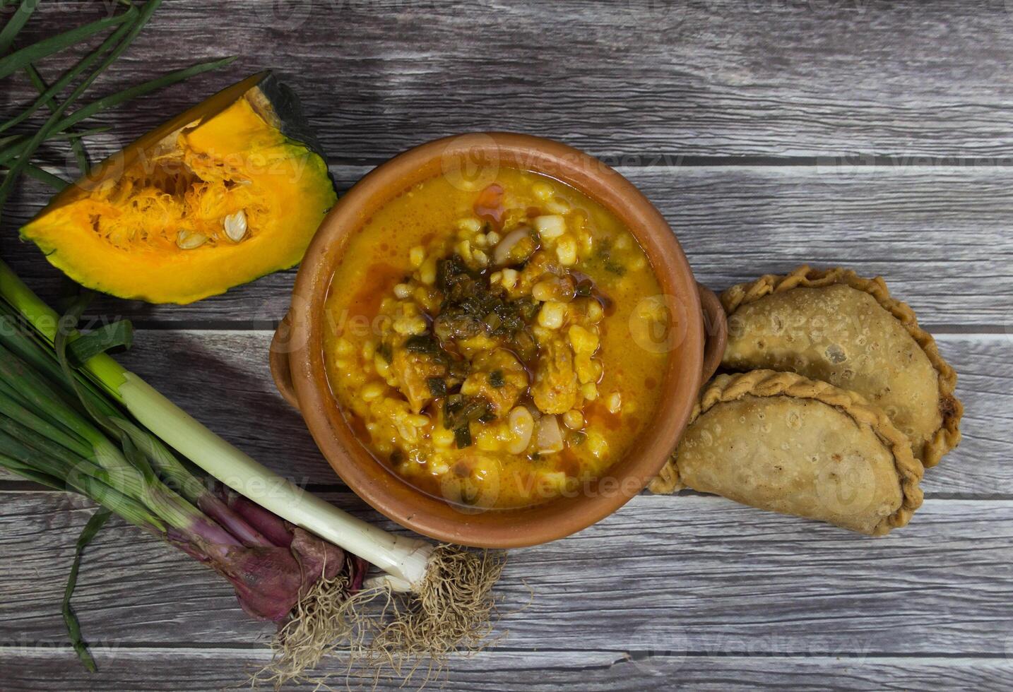 carne empanadas e norte locro, Argentino tradição dentro nacional dias foto