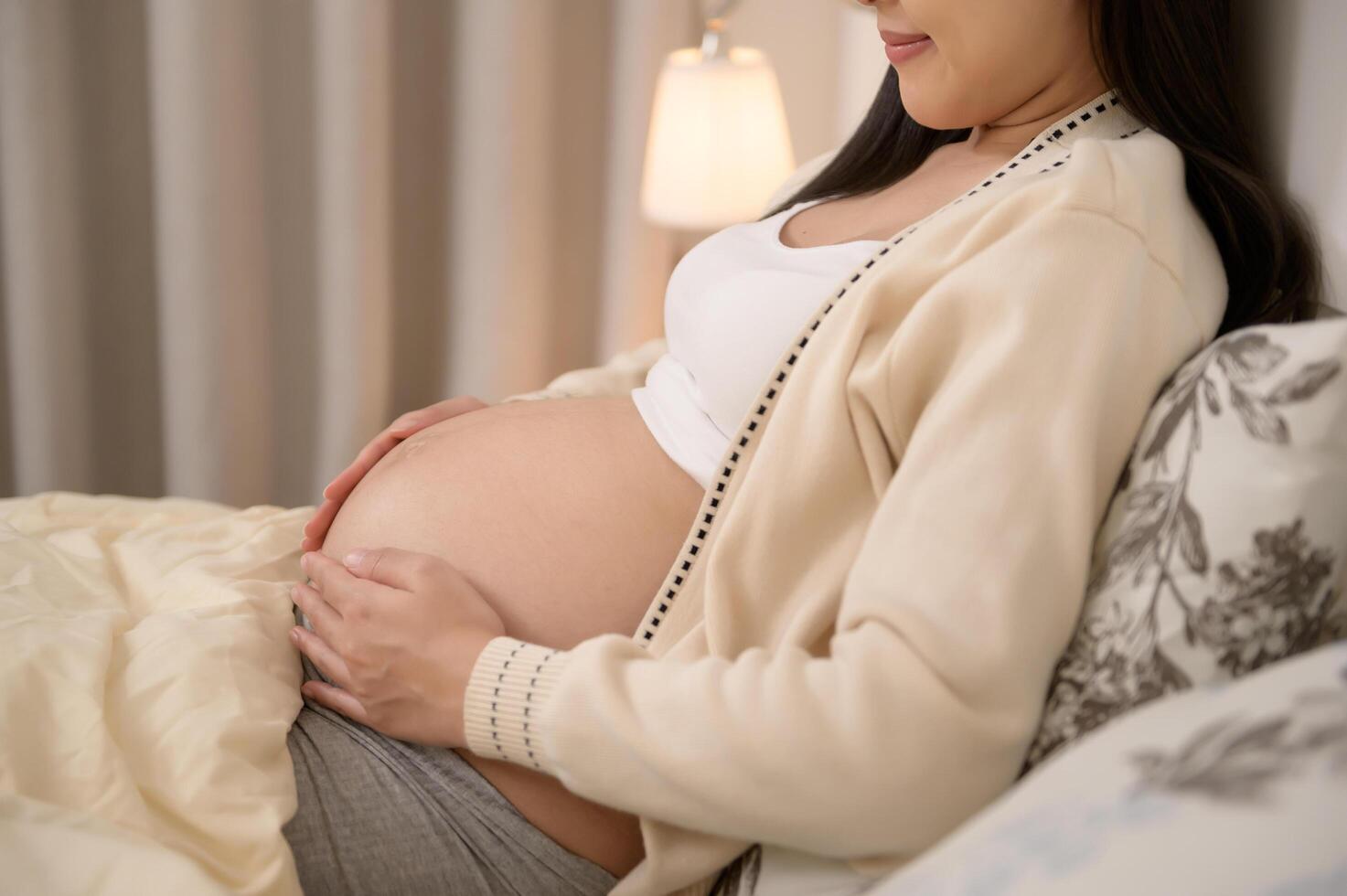 retrato do lindo grávida mulher, fertilidade infertilidade tratamento, fertilização in vitro, futuro maternidade conceito foto