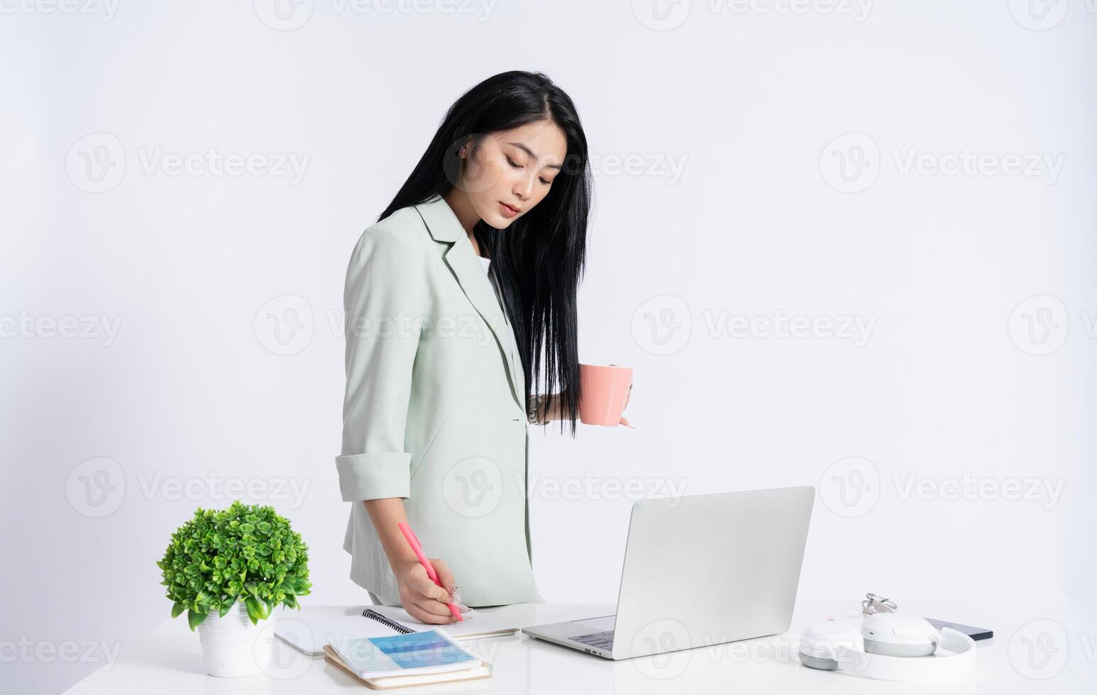 retrato de jovem mulher de negócios asiáticos foto