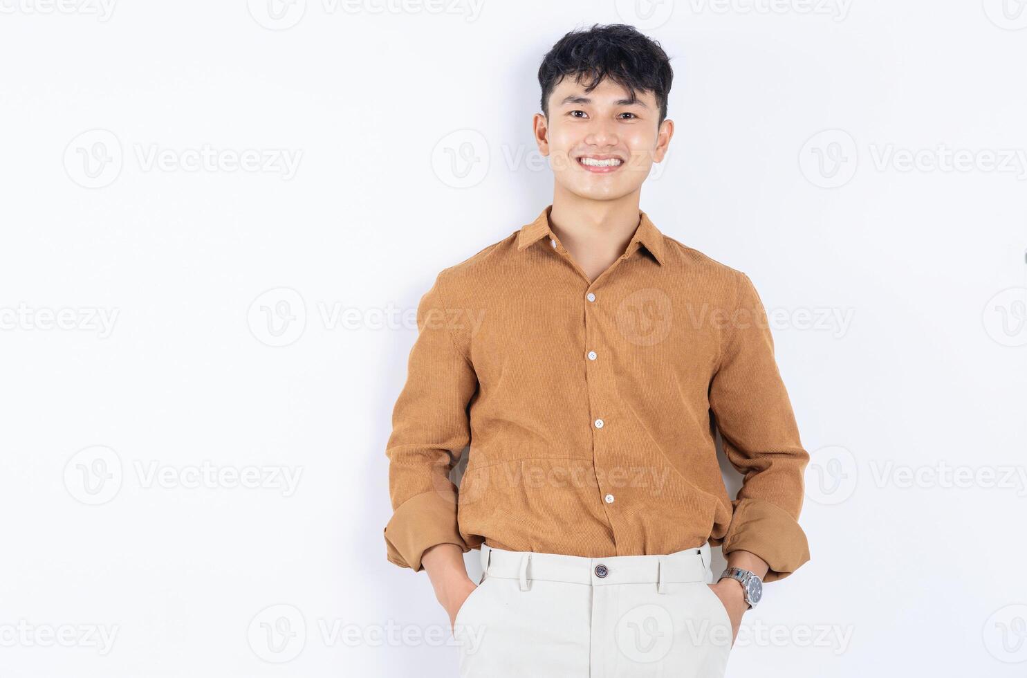 foto do jovem ásia homem de negocios em branco fundo