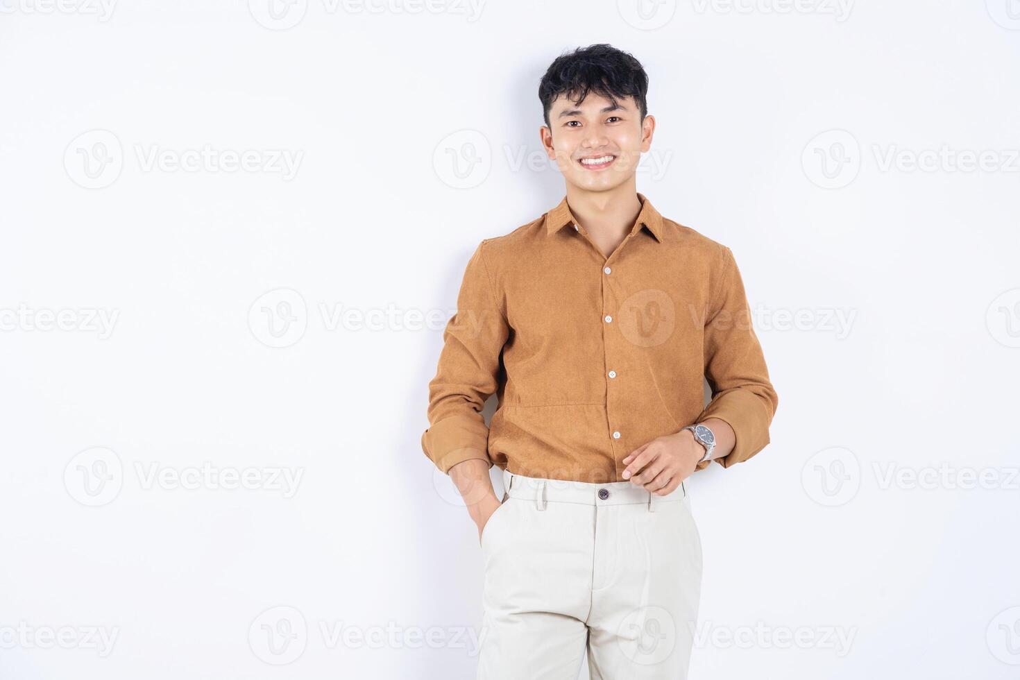 foto do jovem ásia homem de negocios em branco fundo