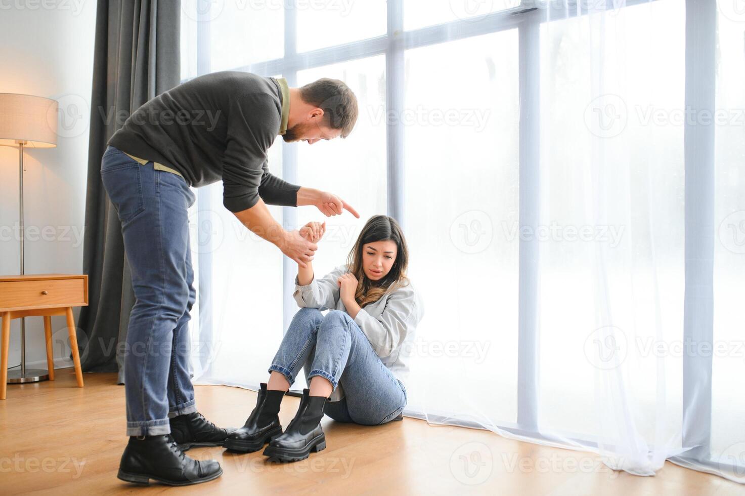 Bravo marido batidas dele esposa, doméstico violência foto