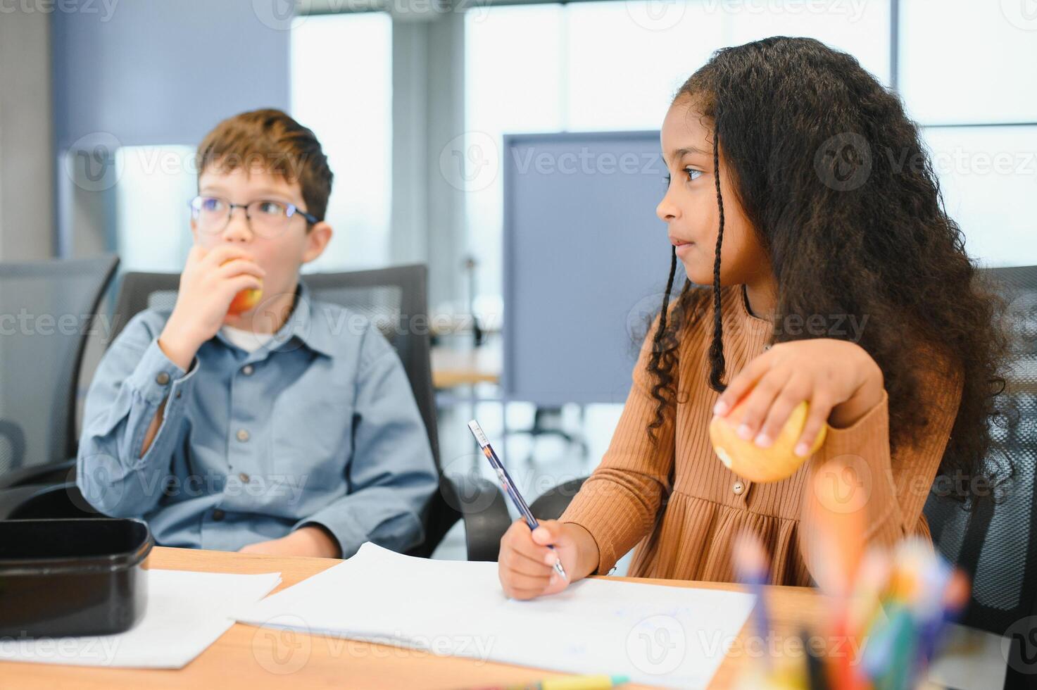 alegre elementar escola alunos. costas para escola foto