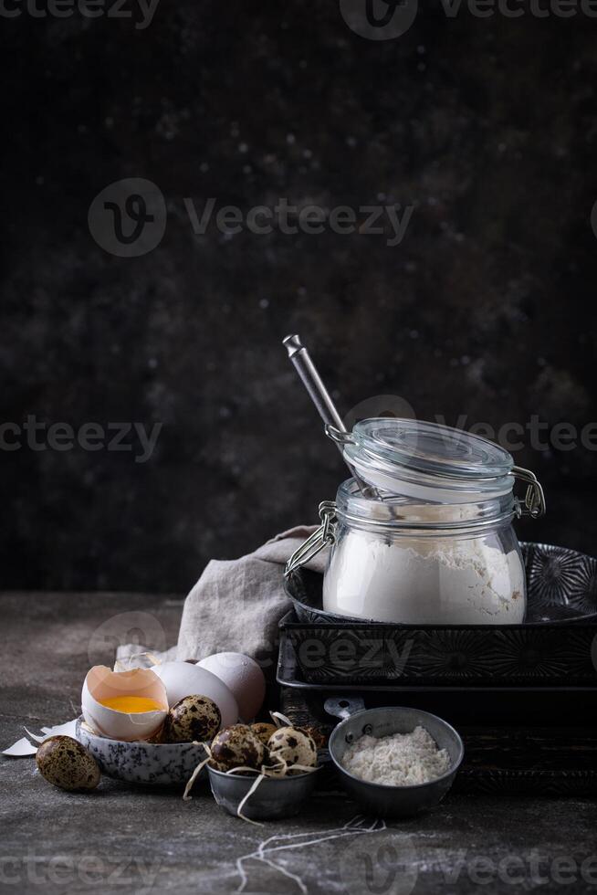 cozimento ingredientes com farinha e ovos foto