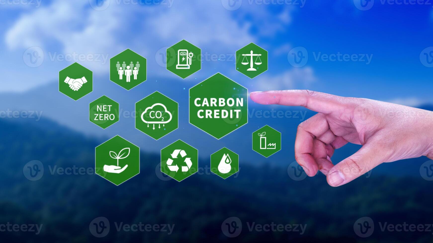 verde energia, carbono crédito mercado conceito, homem de negocios apontando carbono crédito ícone, internet zero, verde energia ícone. carbono neutro dentro indústria internet zero emissão eco energia. foto