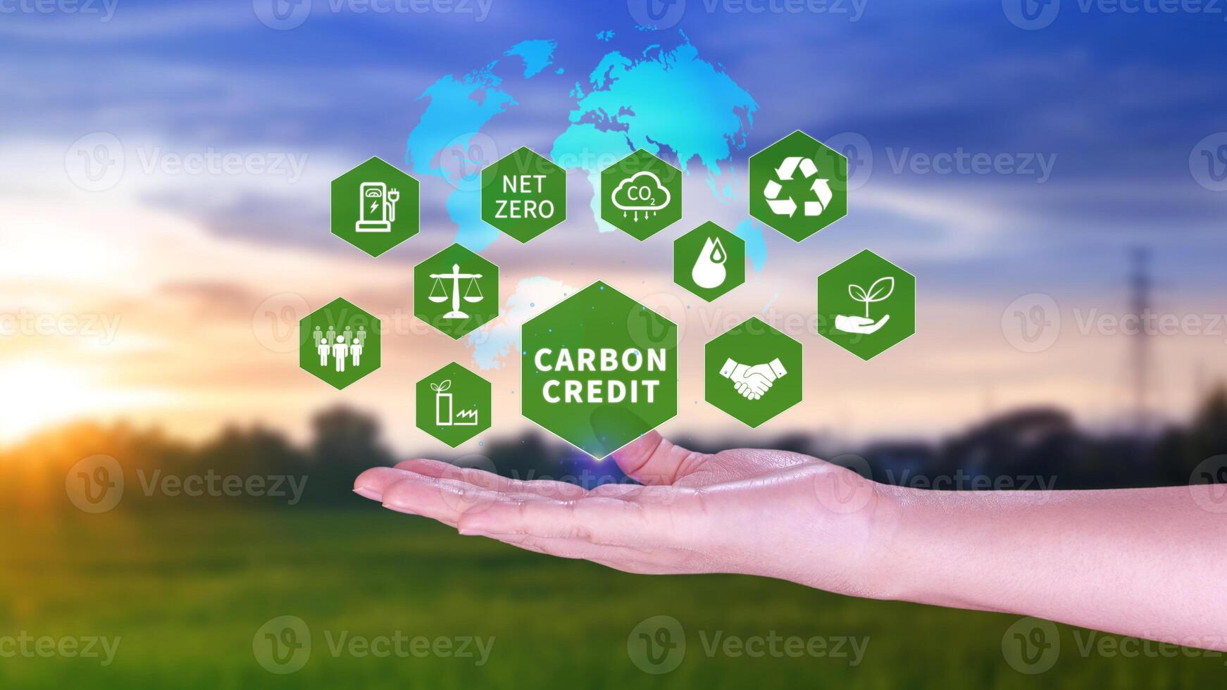 verde energia, carbono crédito mercado conceito, homem de negocios segurando carbono crédito ícone, internet zero, verde energia ícone. carbono neutro dentro indústria internet zero emissão eco energia. foto