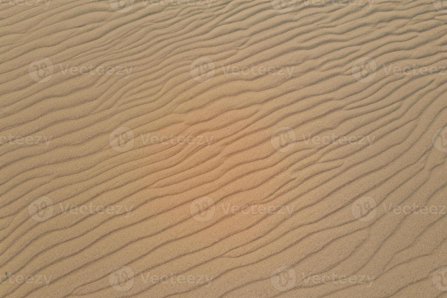 horizonte refúgio aéreo serenidade captura lindo de praia areia a partir de acima, uma tranquilo tapeçaria do costeiro beleza foto