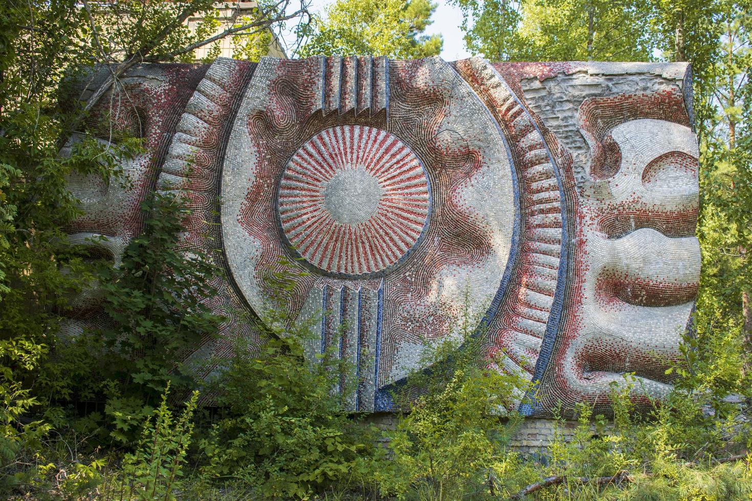 chernobyl, ucrânia 8 de agosto de 2021.detalhes de um cinema na cidade ucraniana de pripyat foto