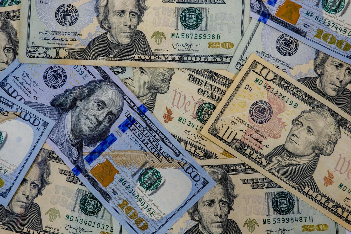 fundo de papel de parede de notas de dólares americanos pacote de tela inteira de notas de dólares dinheiro pilha de dinheiro. foto