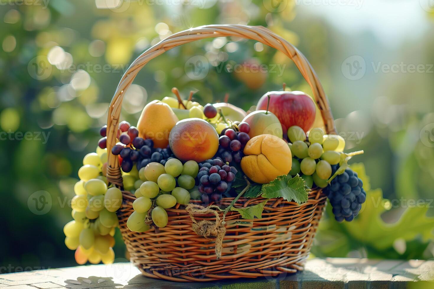 cesta de vime com frutas foto