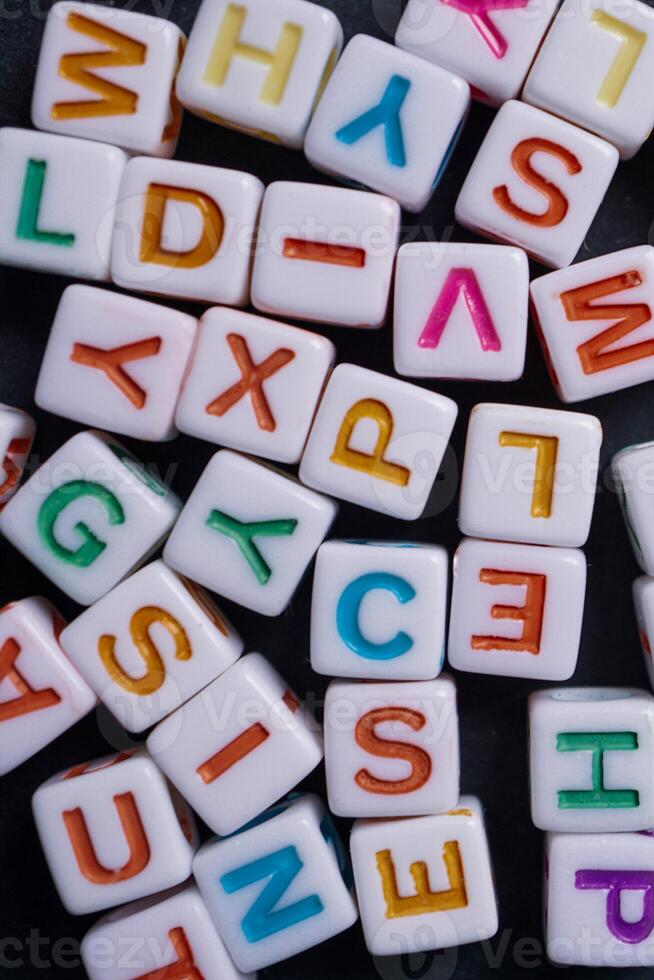 colorida carta cubos, brinquedo e Educação foto