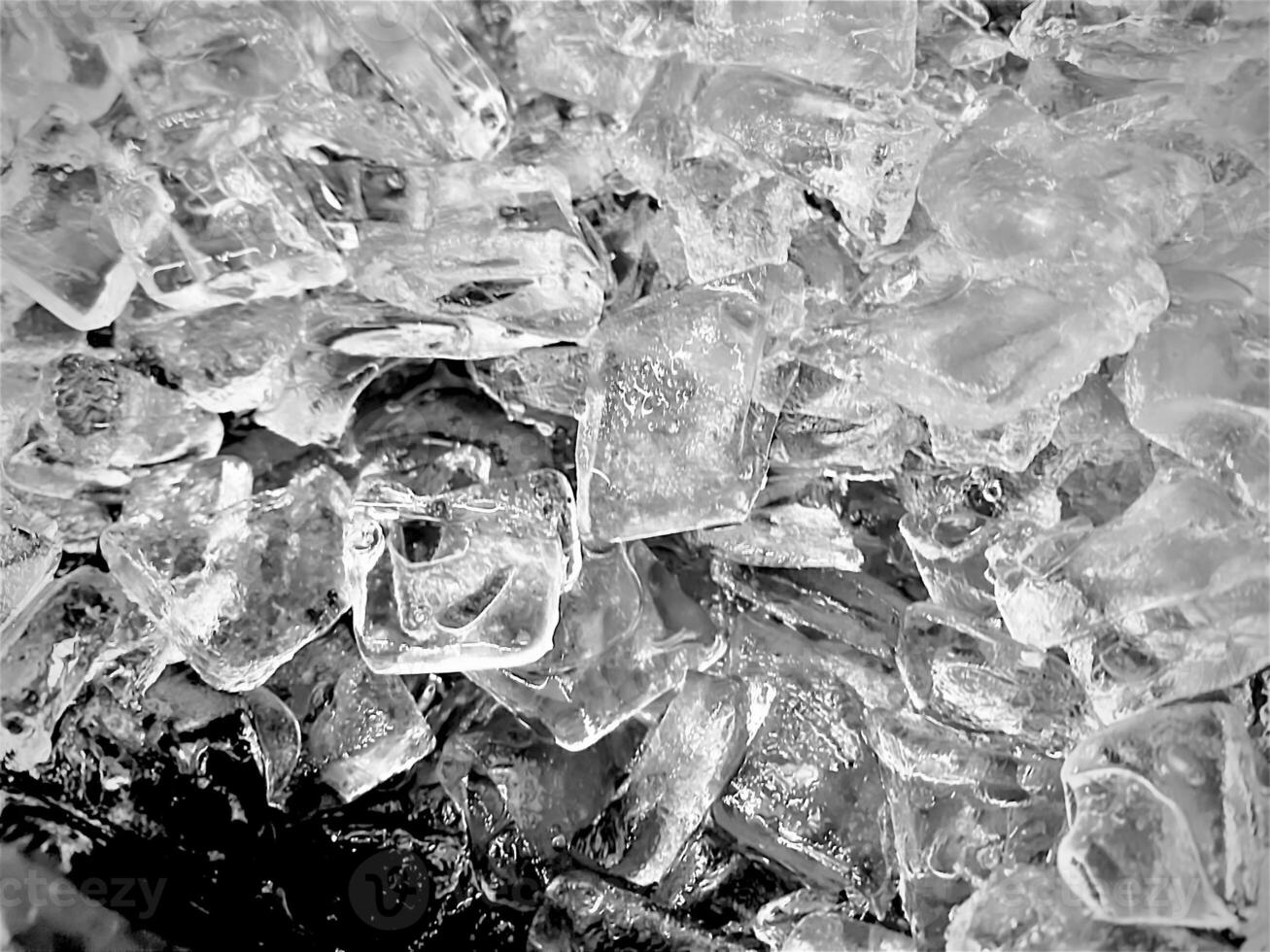 cubos de gelo fundo, cubos de gelo textura, cubos de gelo papel de parede, gelo ajuda para sentir atualizado e legal água a partir de a cubos de gelo ajuda a água refrescar seu vida e sentir bom.gelo bebidas para refresco o negócio foto