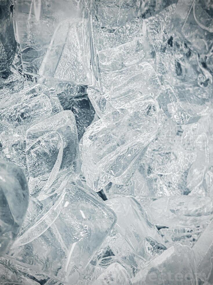 cubos de gelo fundo, cubos de gelo textura, cubos de gelo papel de parede, gelo ajuda para sentir atualizado e legal água a partir de a cubos de gelo ajuda a água refrescar seu vida e sentir bom.gelo bebidas para refresco o negócio foto