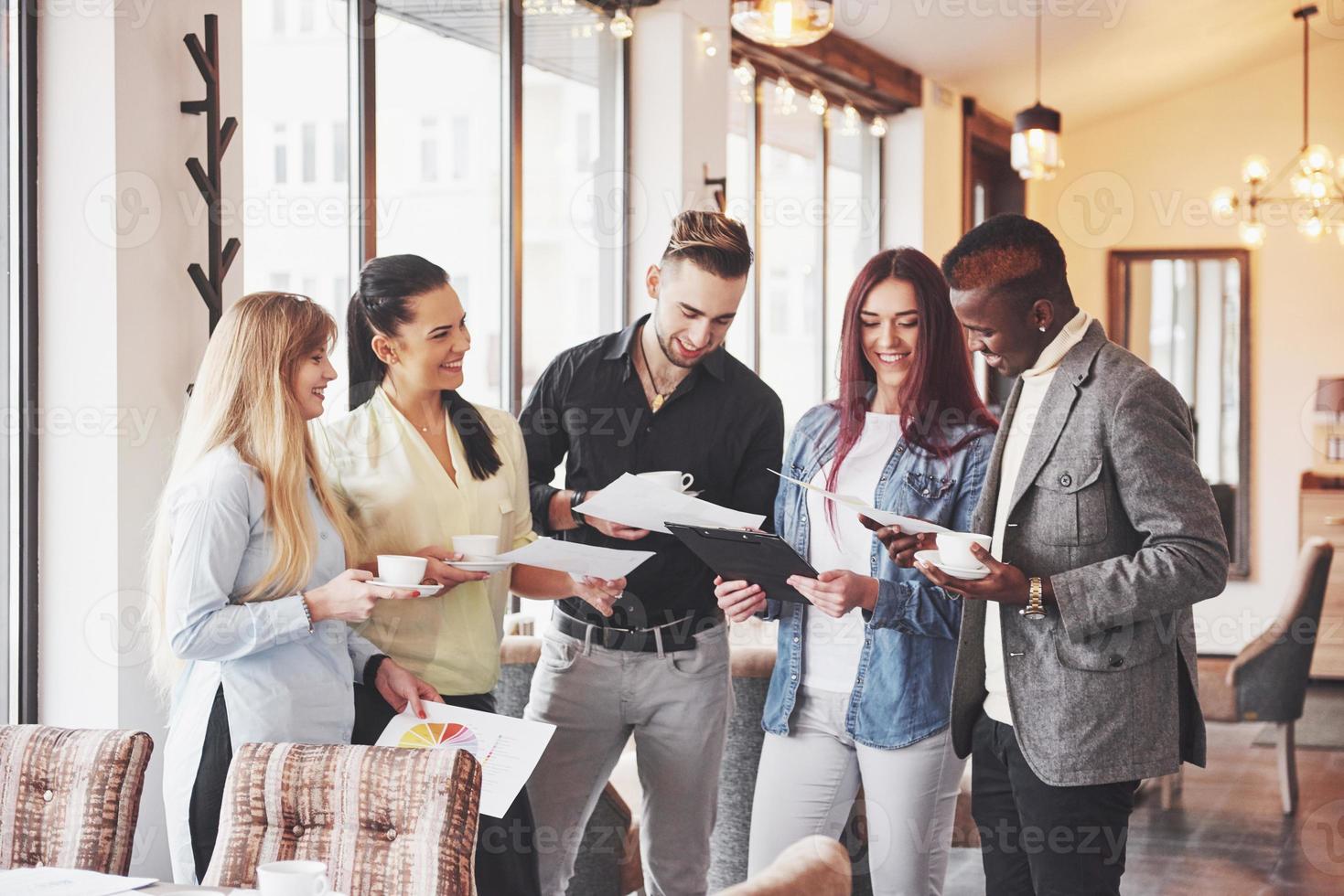 festa de evento de celebração de café de negócios de pausa para o café. conceito de brainstorming de trabalho em equipe foto