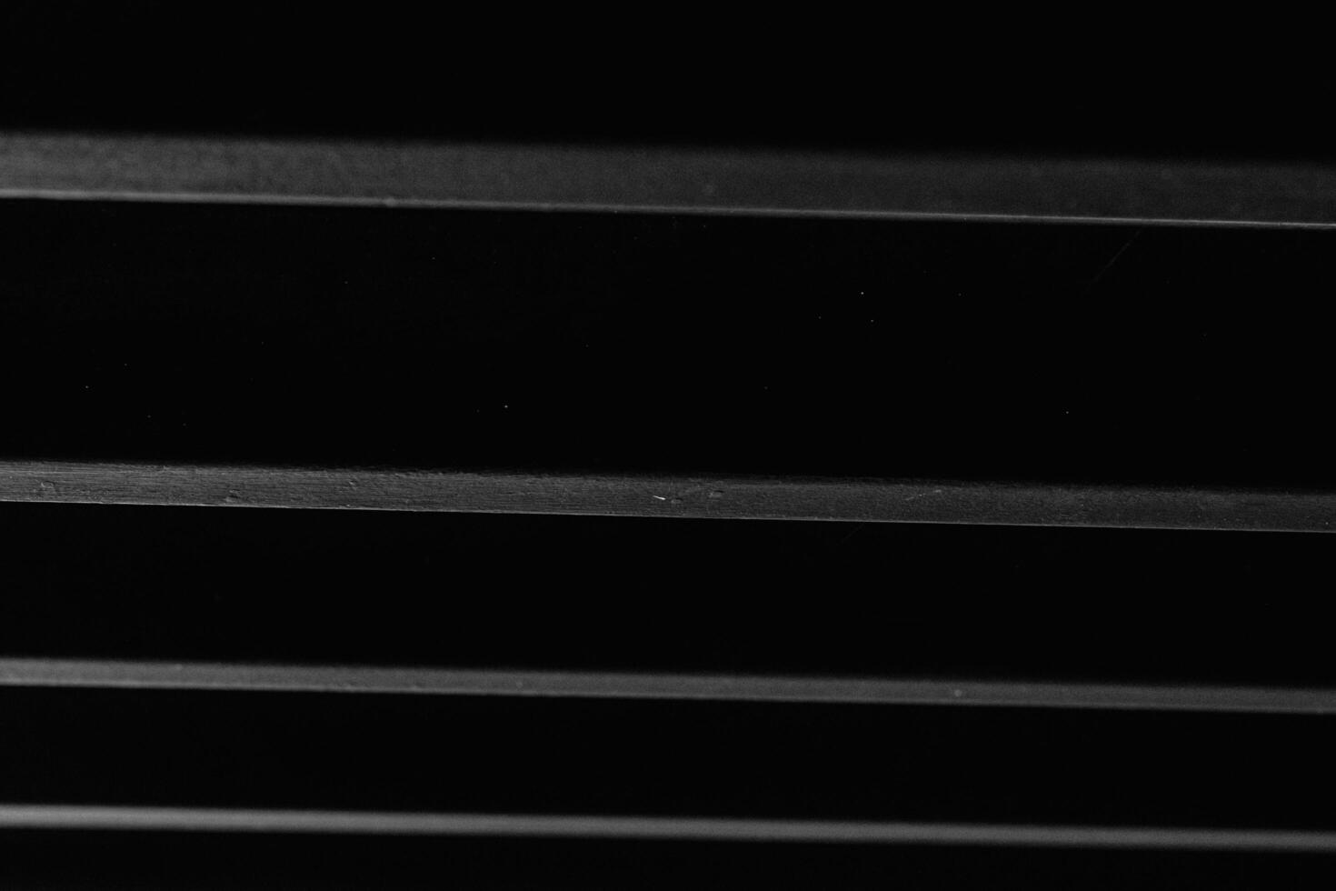 abstrato metálico fundo dentro Preto e branco. contraste conceito foto
