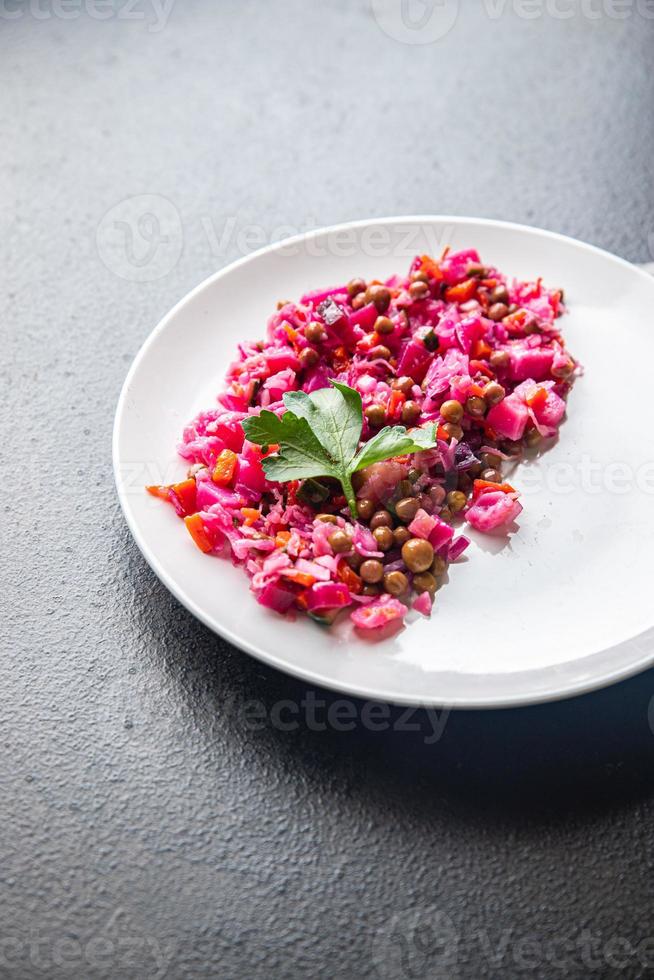 Salada de beterraba com vinagrete de vegetais foto