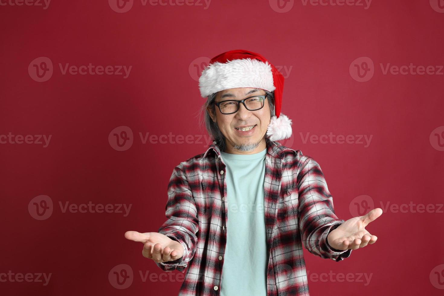 homem na temporada de natal foto