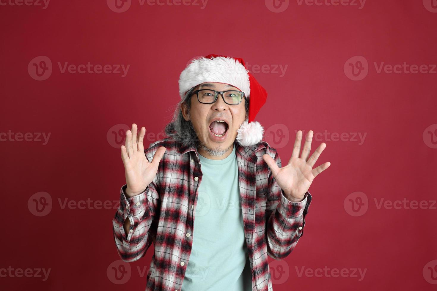 homem na temporada de natal foto