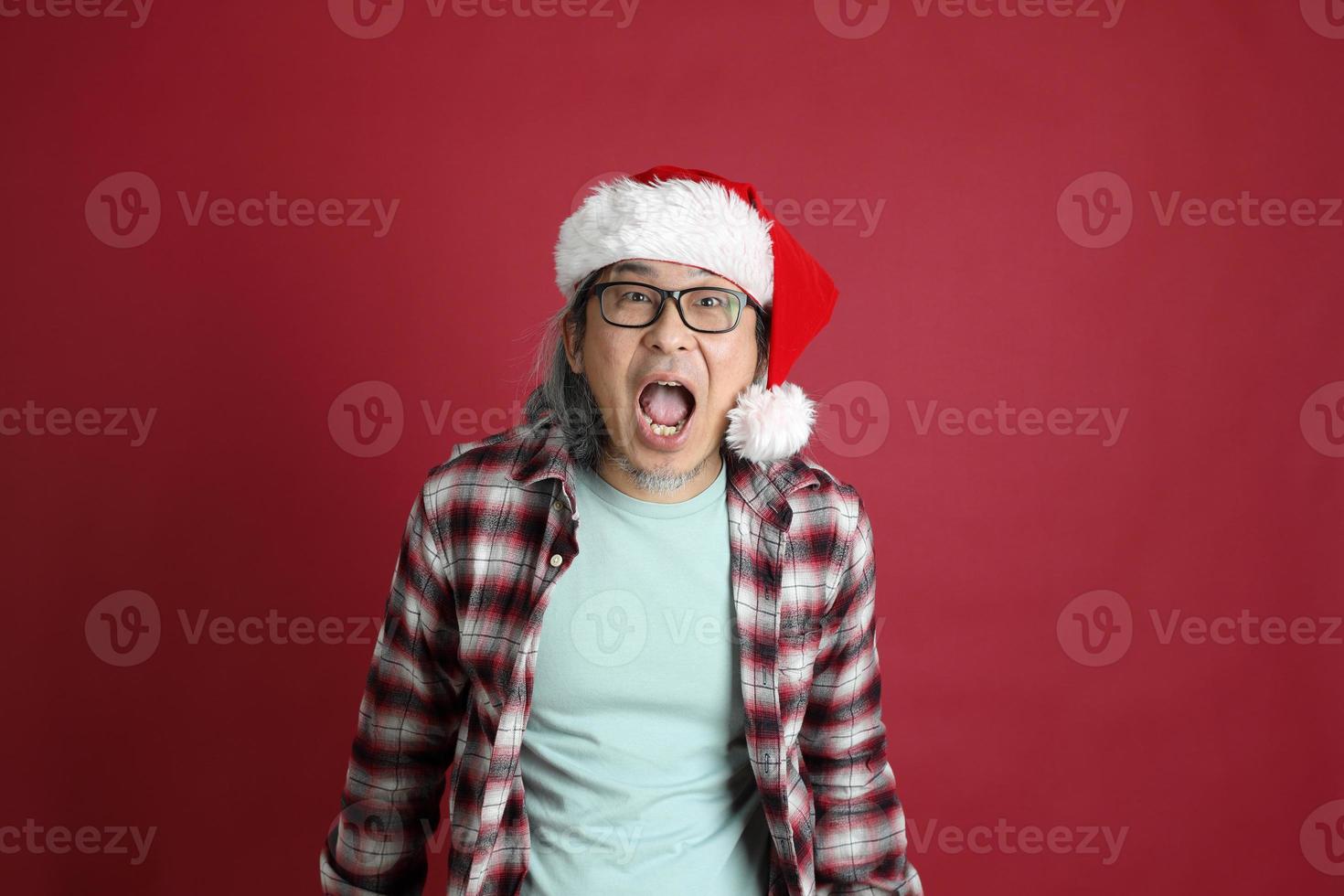 homem na temporada de natal foto