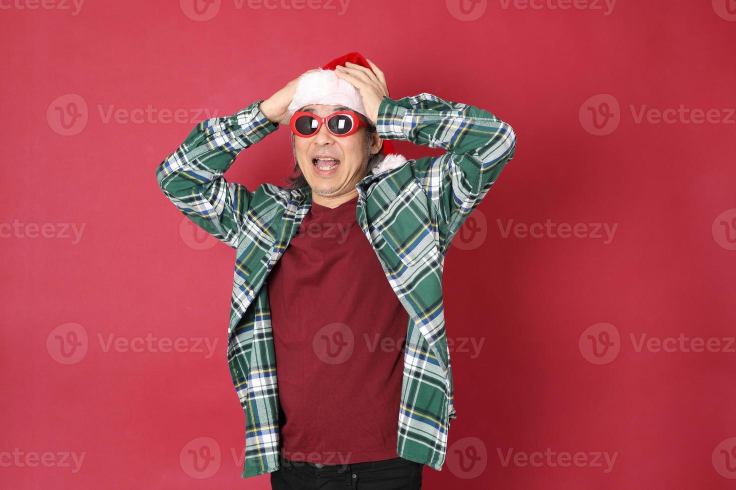 homem na temporada de natal foto