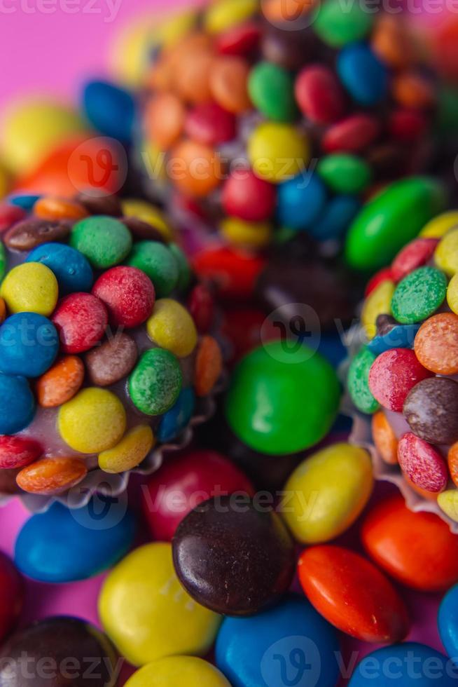 brigadeiro de confeitos coloridos foto