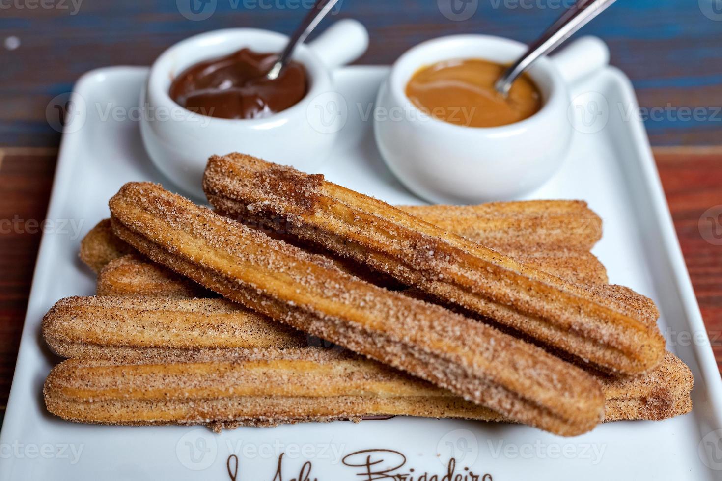 canela frita com chocolate foto