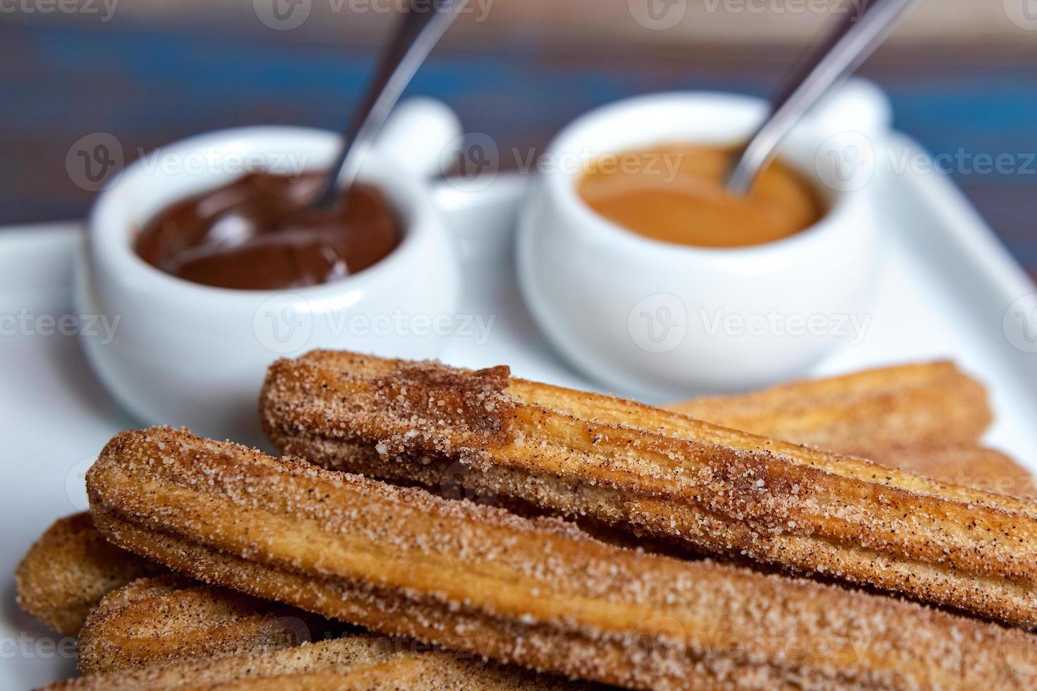 canela frita com chocolate foto