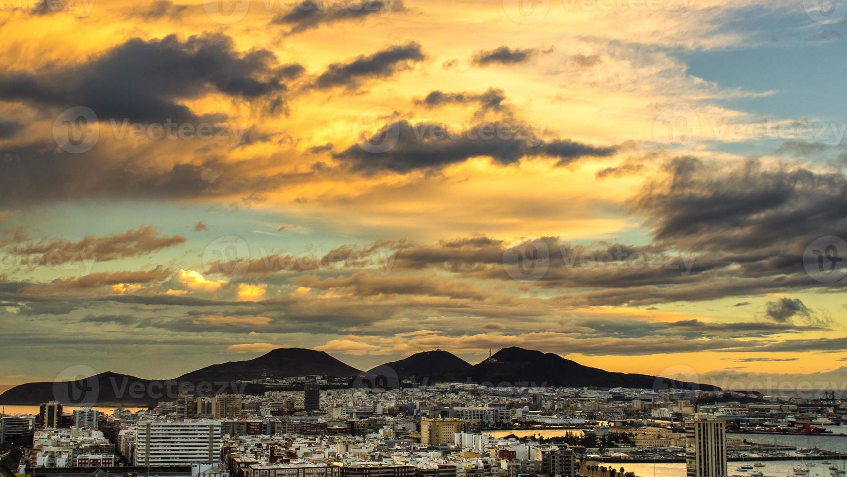 amanhecer na cidade de las palmas, gran canaria foto