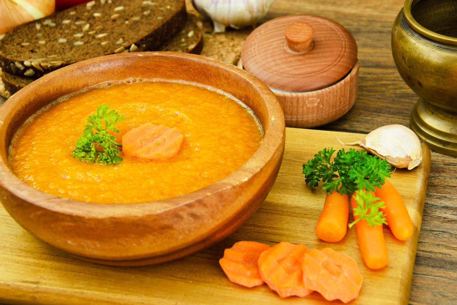 comida dietética sopa de creme de cenoura foto