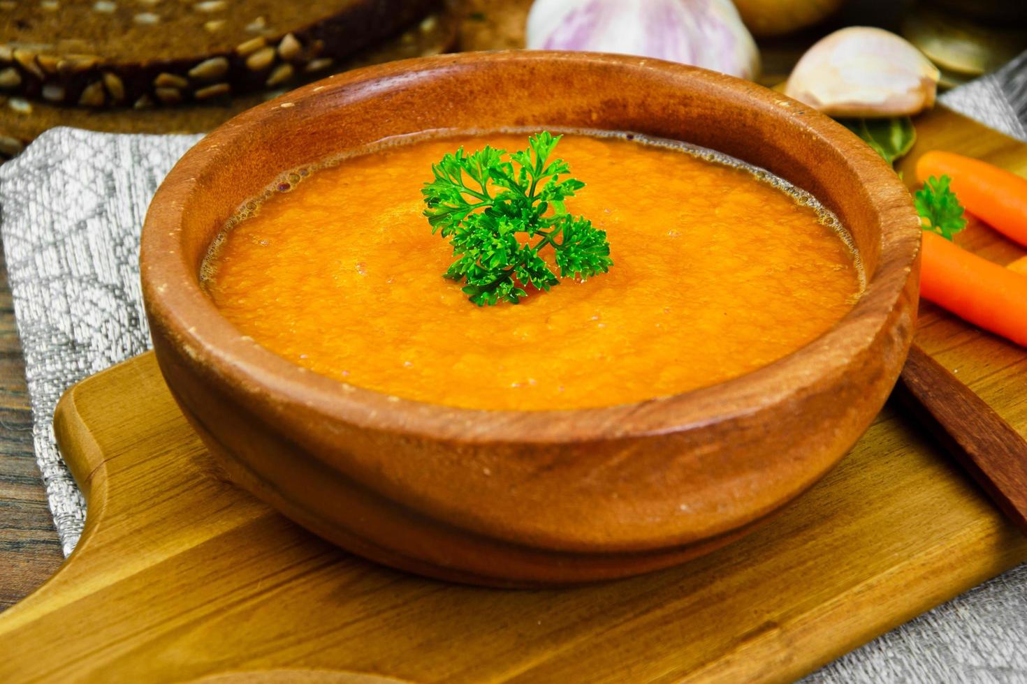 comida dietética sopa de creme de cenoura foto