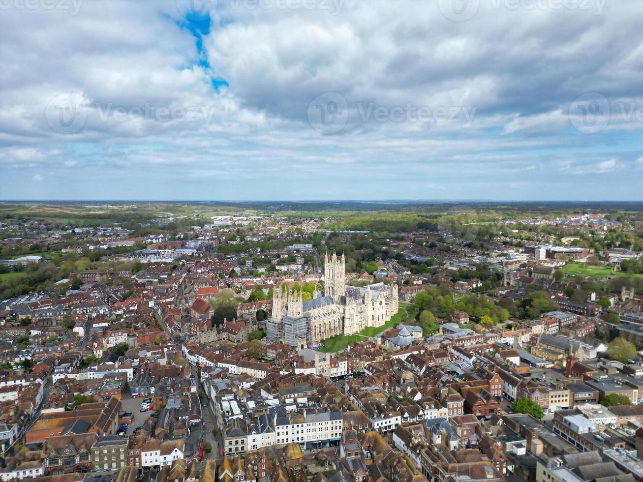 aéreo Visão do histórico Canterbury cidade Centro, Kent, Inglaterra, ótimo bretanha. abril 20, 2024 foto