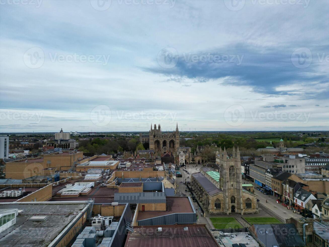 Alto ângulo Visão do central peterborough cidade do Inglaterra Unidos reino. abril 11º, 2024 foto