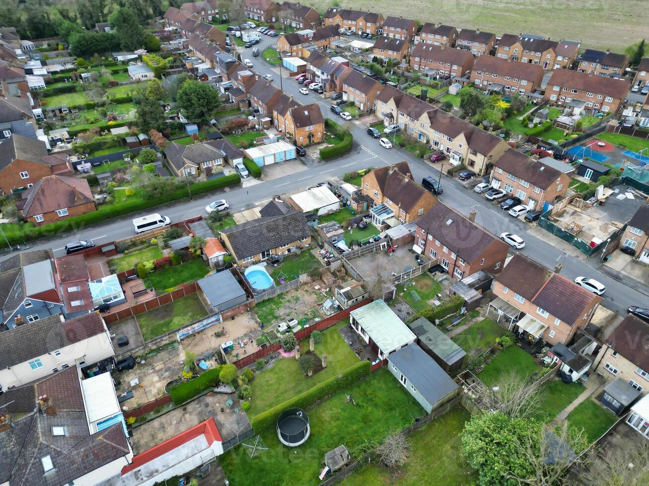 Alto ângulo Visão do Harefield Cidade Londres, uxbridge, Inglaterra. Unidos reino durante pôr do sol. abril 3º, 2024 foto