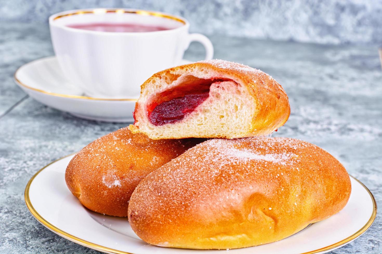 bolos assados, tortas com geléia foto