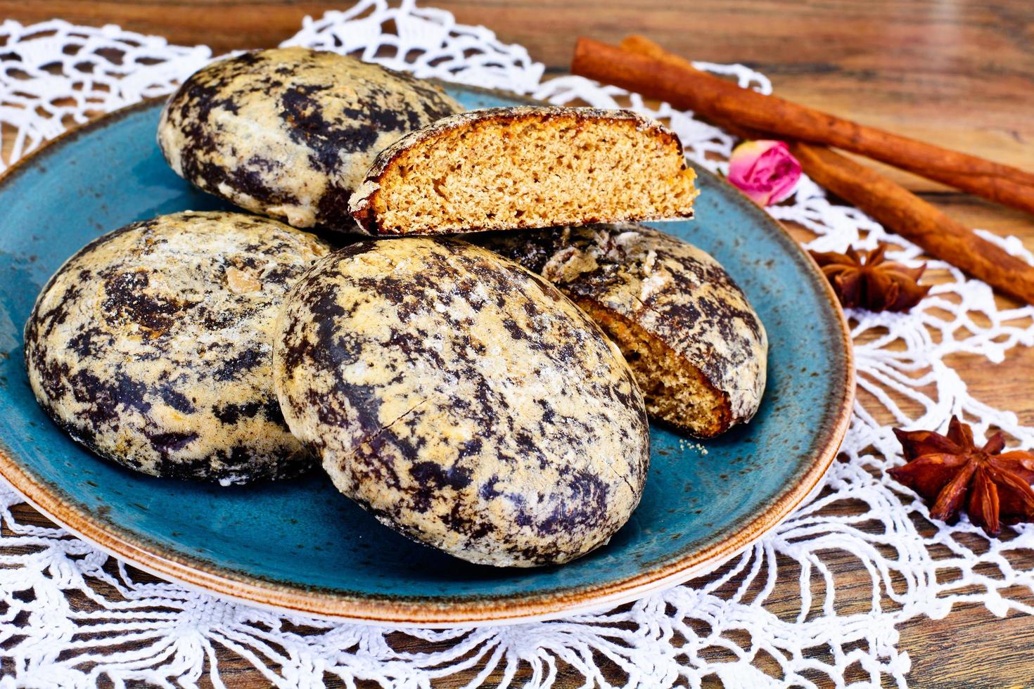 recém-preparado delicioso pão de mel, bolo de mel. foto