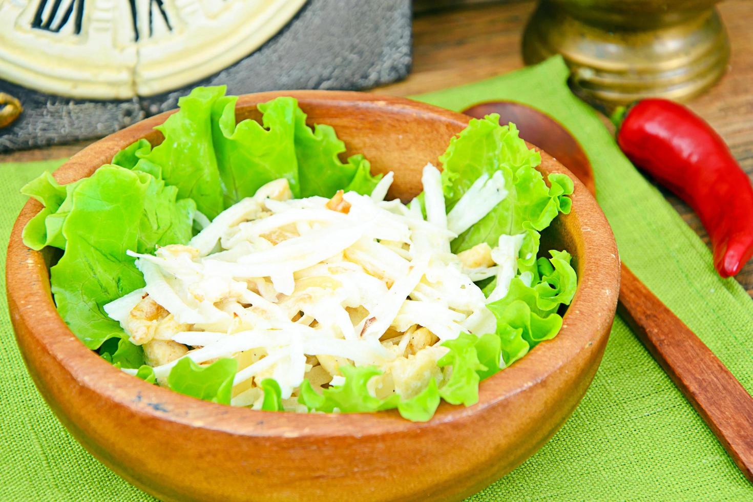 salada dietética de daikon e frango foto