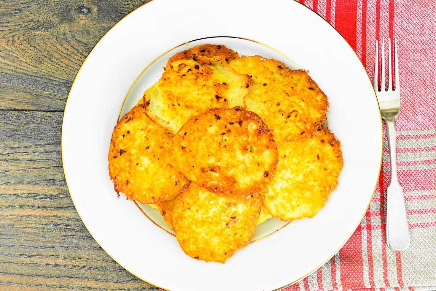 panquecas de batata frita. cozinha bielorrussa e alemã foto