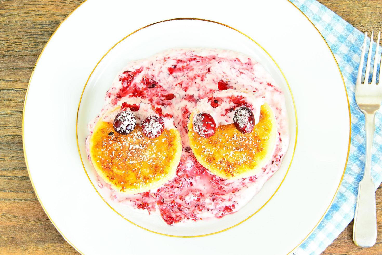 comida saborosa e saudável. delicioso cheesecake com cranberries. foto