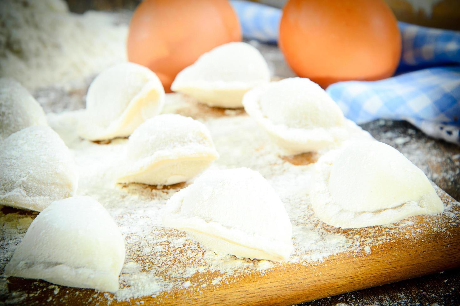 bolinhos caseiros crus, pelmeni russo foto