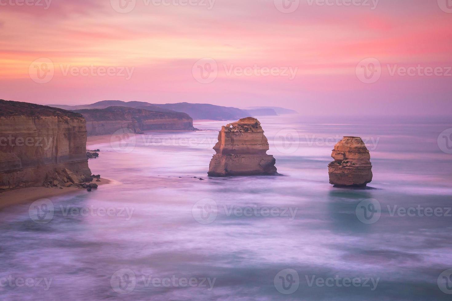 pôr do sol os doze apóstolos, grande estrada oceânica foto