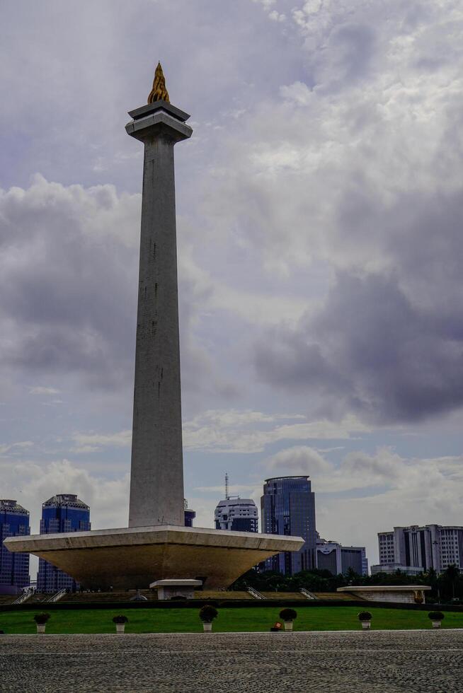 central Jacarta, janeiro 30, 2024 - lindo Visão do a nacional monumento com Claro céu durante a dia. foto