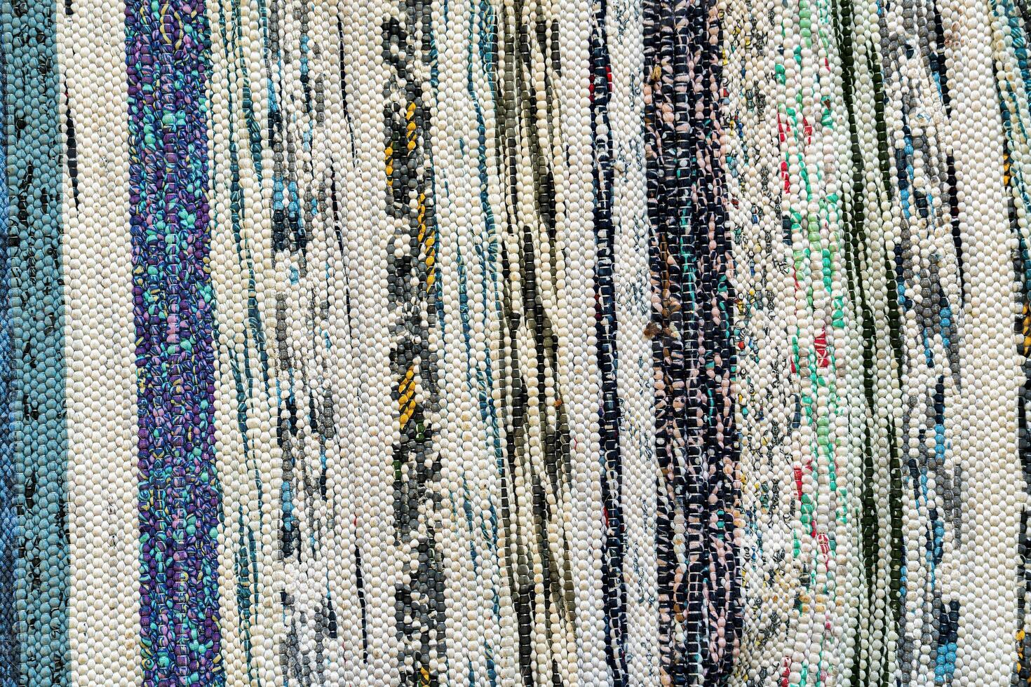 textura do uma multicolorido vime chão tapete fechar-se. abstrato fundo. foto