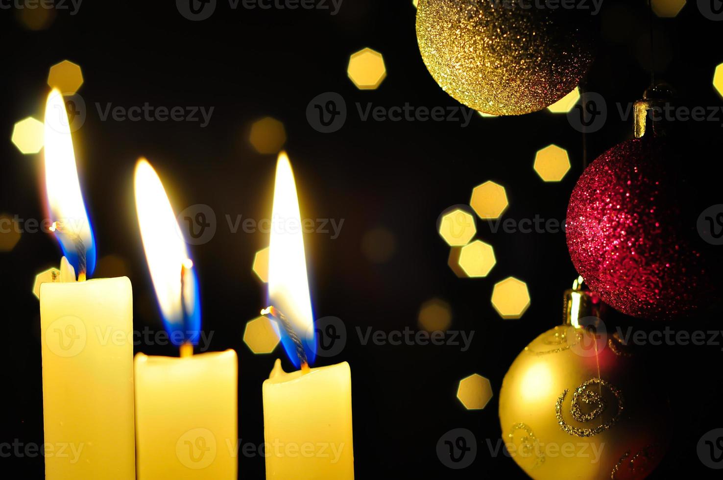 velas e bugigangas na época do natal foto