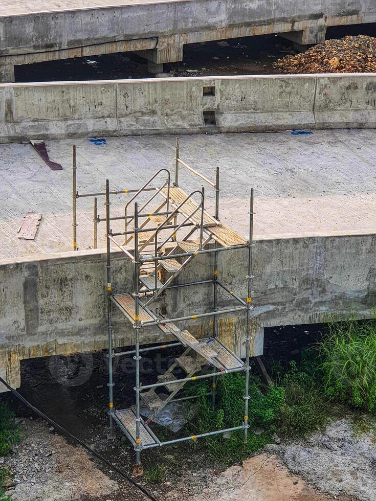 Alto projeto construção escada andaimes sistema. foto