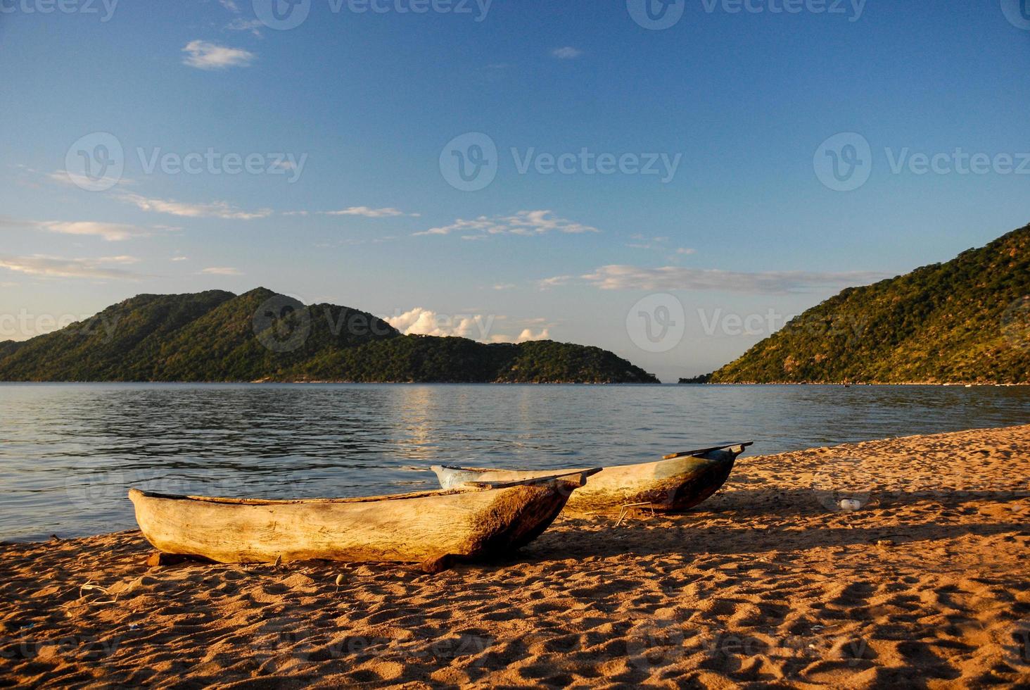 canoas no lago malawi foto