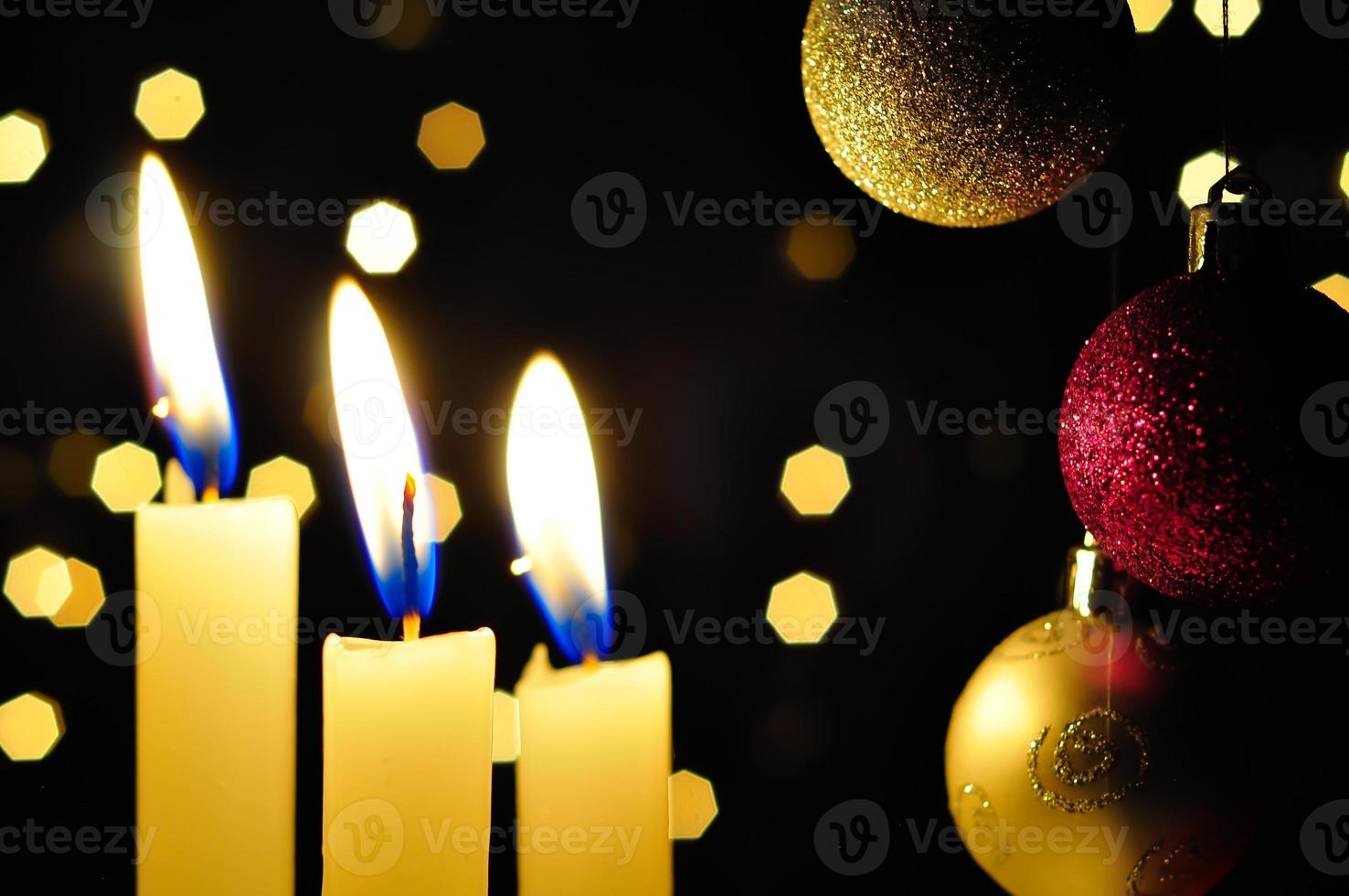 velas e bugigangas na época do natal foto