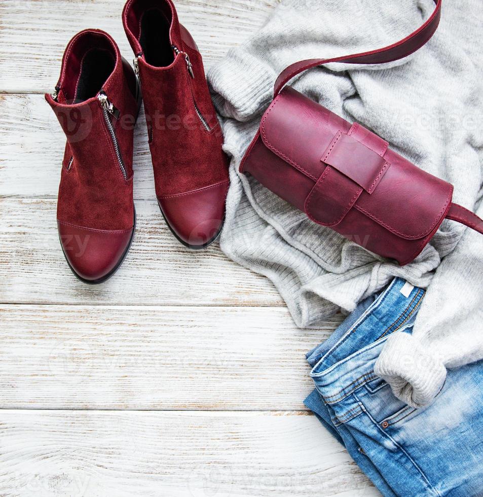 roupa feminina, bolsa, botas foto