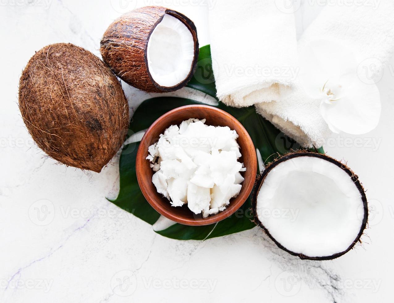 ingredientes naturais de coco para spa foto